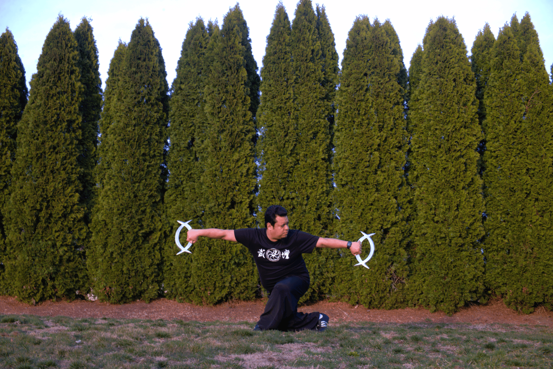 Shifu Luis Mendez performing with the Deer Horn Knives 鹿角刀