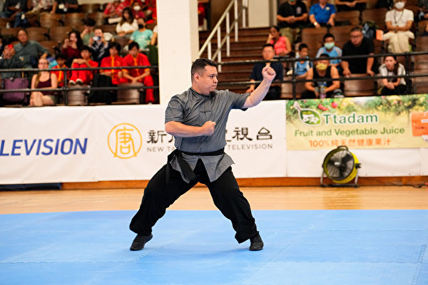 Shifu Luis Mendez performing