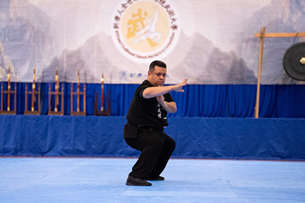 Shifu Luis Mendez performing